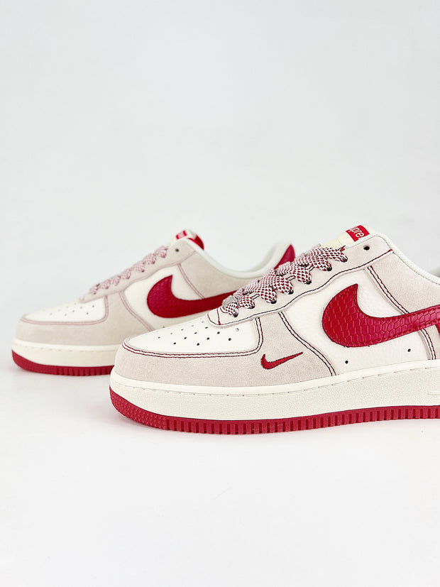 NIKE AIR FORCE 1 SUPREME