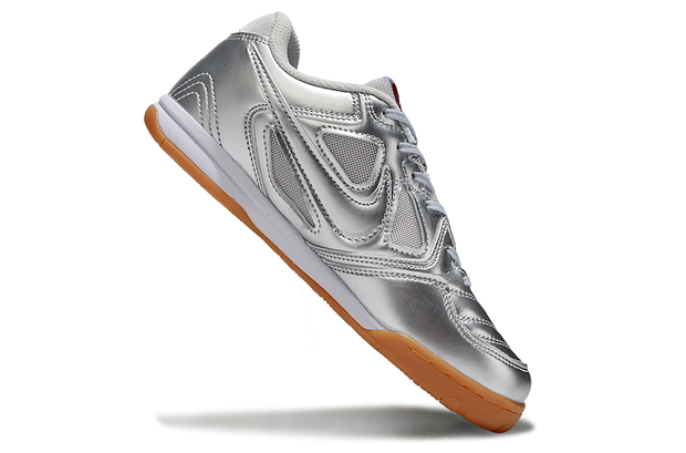 Nike SB Supreme Gato “silver”.