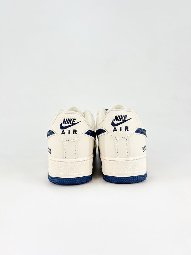 NIKE AIR FORCE 1 SUPREME