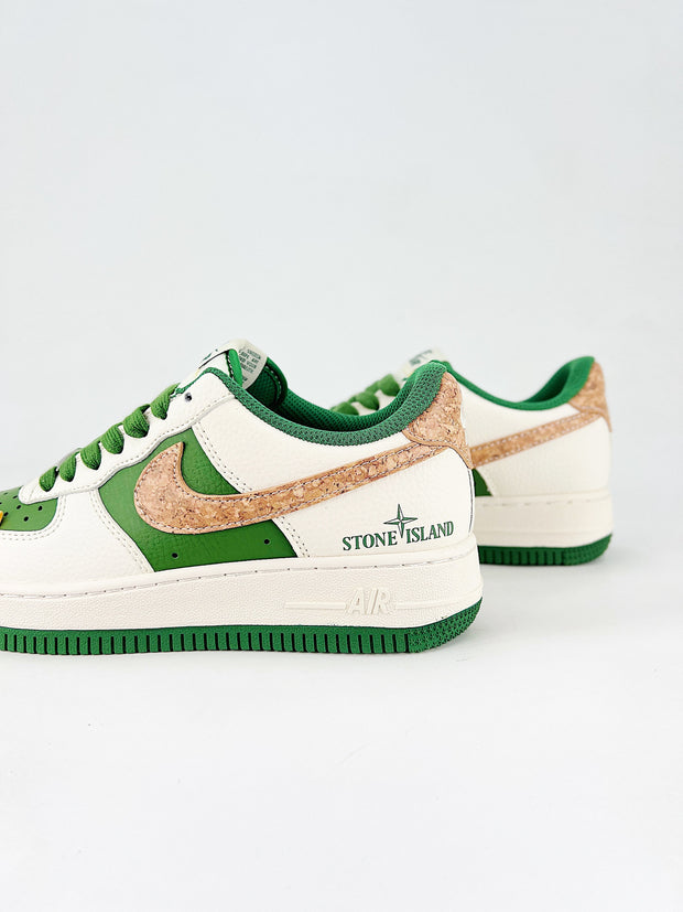 NIKE AIR FORCE 1 SUPREME