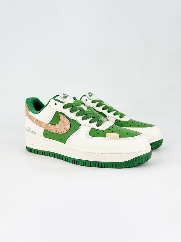 NIKE AIR FORCE 1 SUPREME