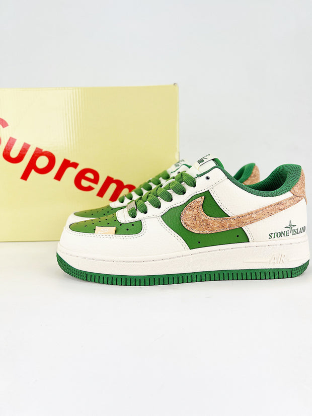 NIKE AIR FORCE 1 SUPREME