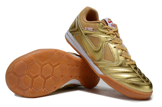 Nike SB Supreme Gato “Gold”.
